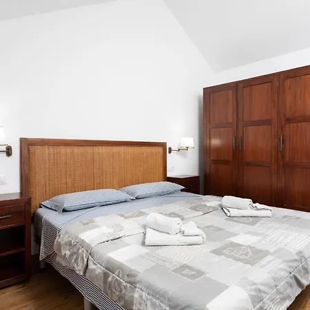 Apartamento Attic Vistas Mit Wunderschoenem Meerblick By Interhome