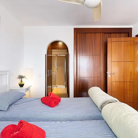 Attic Vistas Mit Wunderschoenem Meerblick By Interhome Apartamento