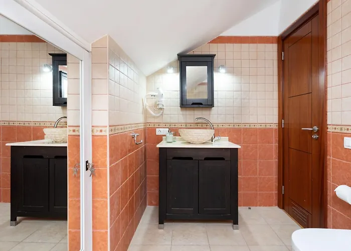 Attic Vistas Mit Wunderschoenem Meerblick By Interhome Apartman *