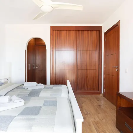 Attic Vistas Mit Wunderschoenem Meerblick By Interhome *