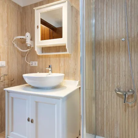 Appartamento Attic Vistas Mit Wunderschoenem Meerblick By Interhome *